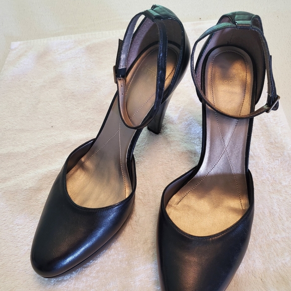 Shoes - Picture 3 of 9